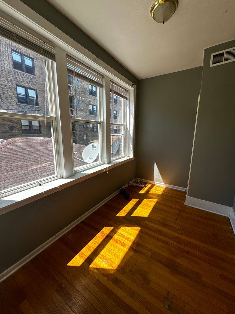 Apartment for rent at 5000 N Sawyer Ave, Chicago, IL 60625