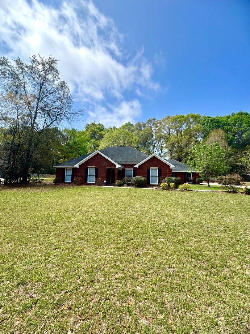 205 Oak Bluff Dr, Enterprise, AL 36330