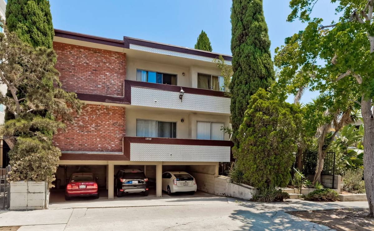 Apartment for rent at 11938 Goshen Ave, Los Angeles, CA 90049