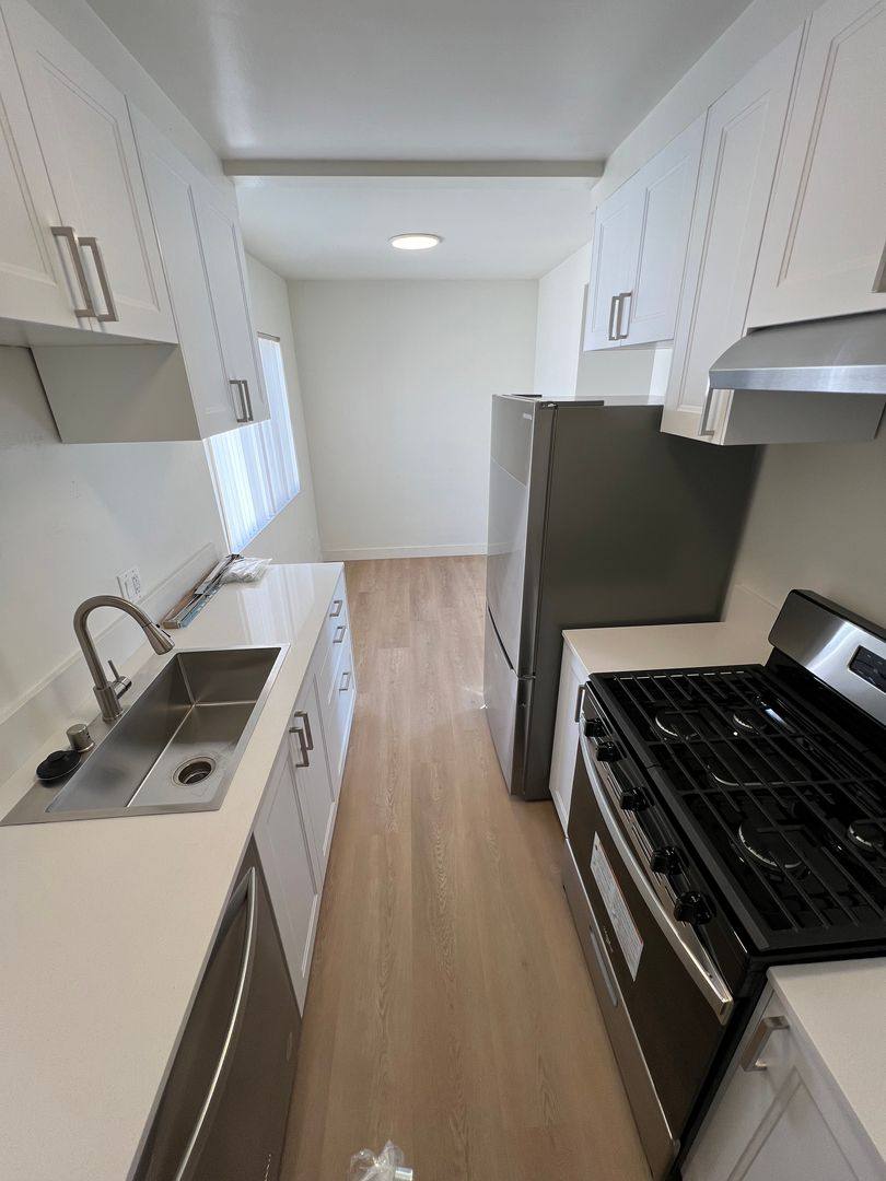 Apartment for rent at 11938 Goshen Ave, Los Angeles, CA 90049