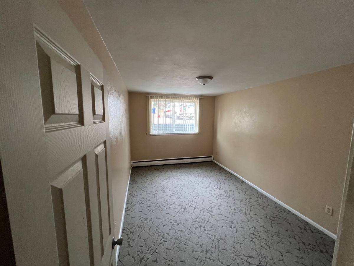 Apartment for rent at 1015 York Ave, Saint Paul, MN 55106