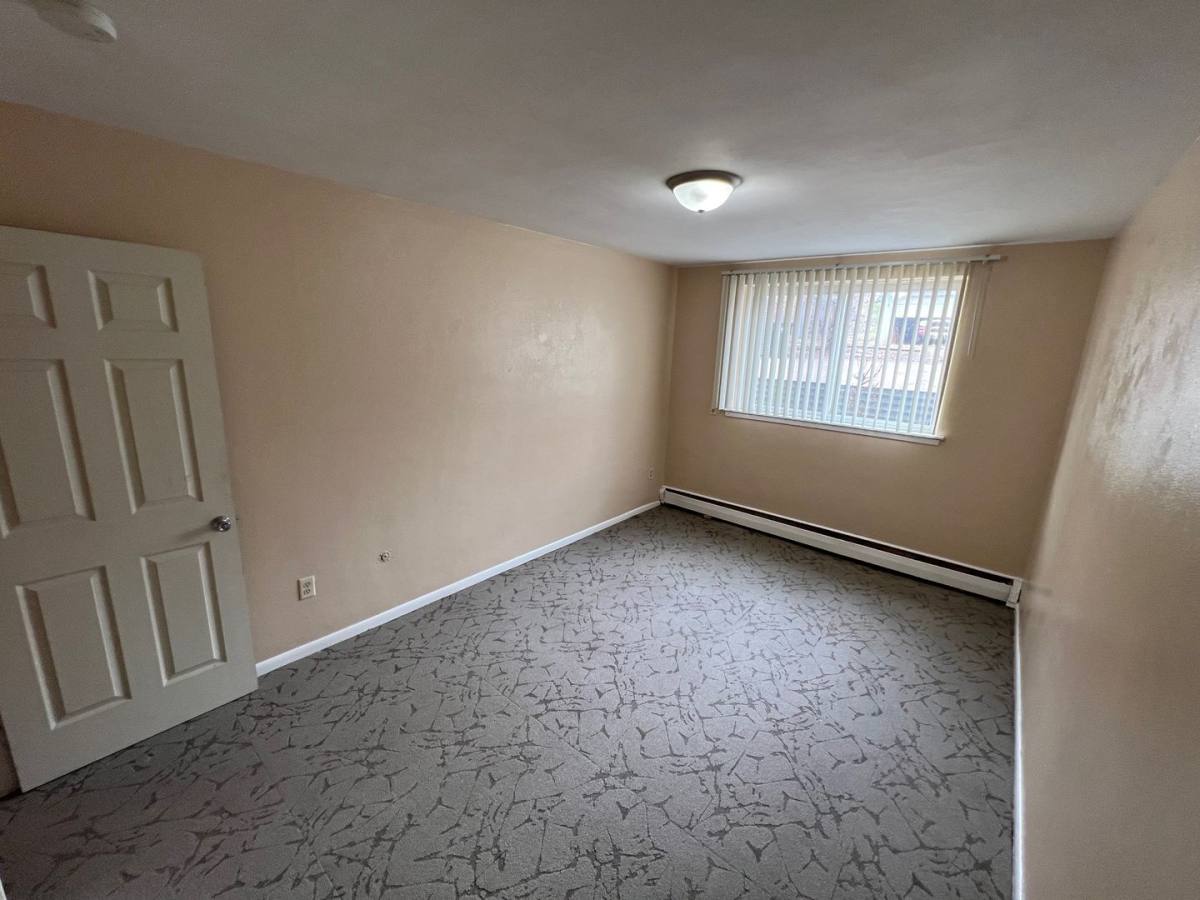 Apartment for rent at 1015 York Ave, Saint Paul, MN 55106