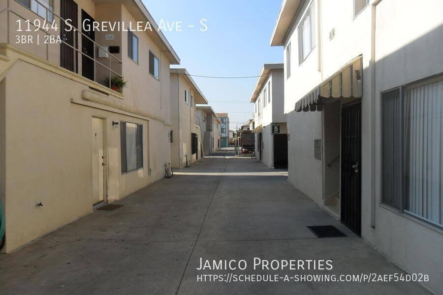 Apartment for rent at 11944 S Grevillea Ave, Hawthorne, CA 90250