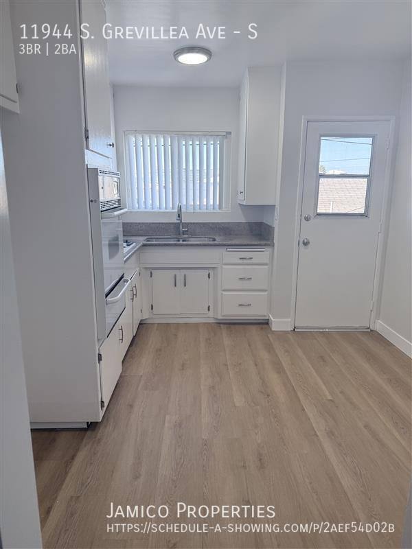 Apartment for rent at 11944 S Grevillea Ave, Hawthorne, CA 90250