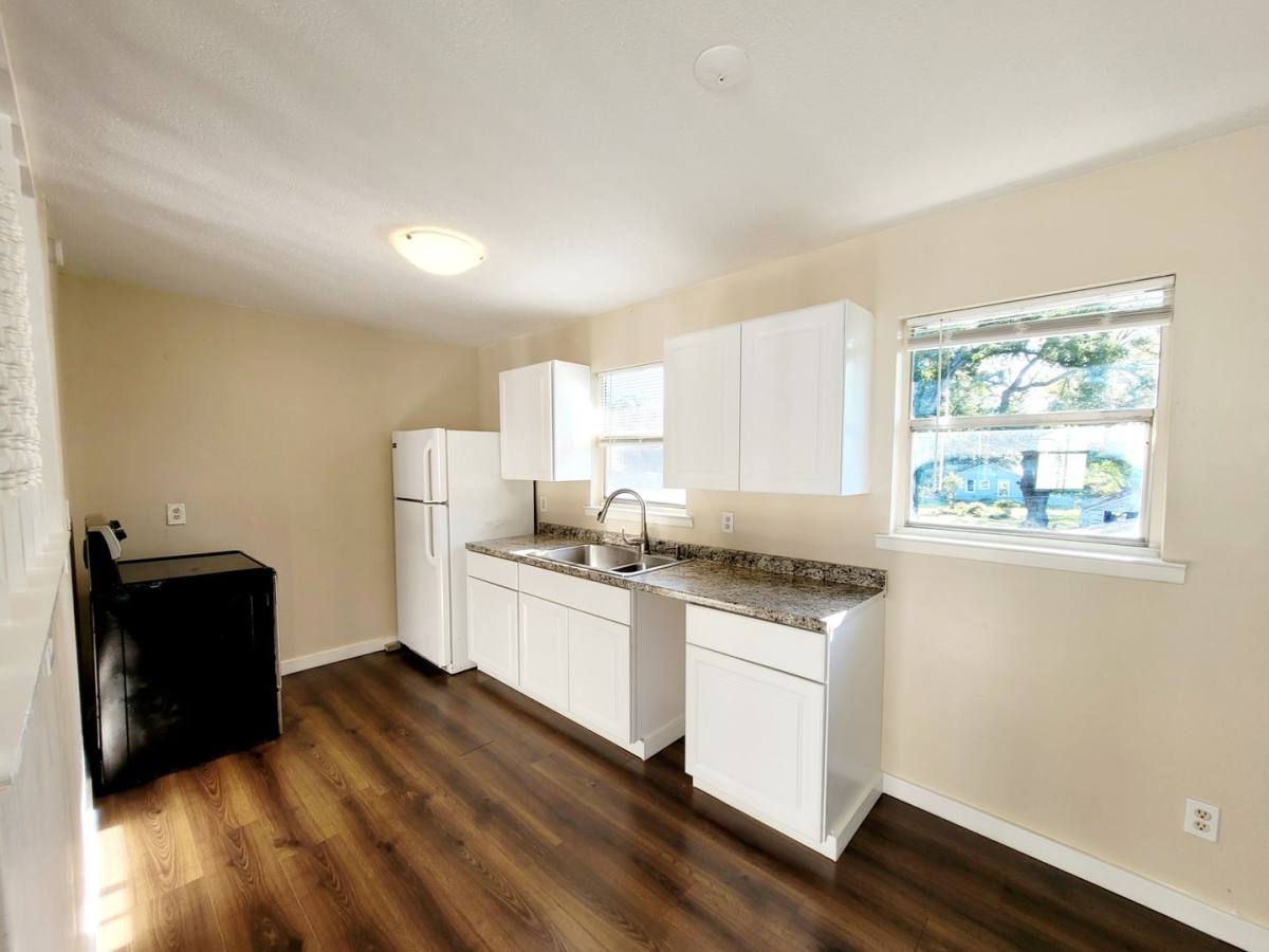 Apartment for rent at 3903 W Gadsden St #B, Pensacola, FL 32505