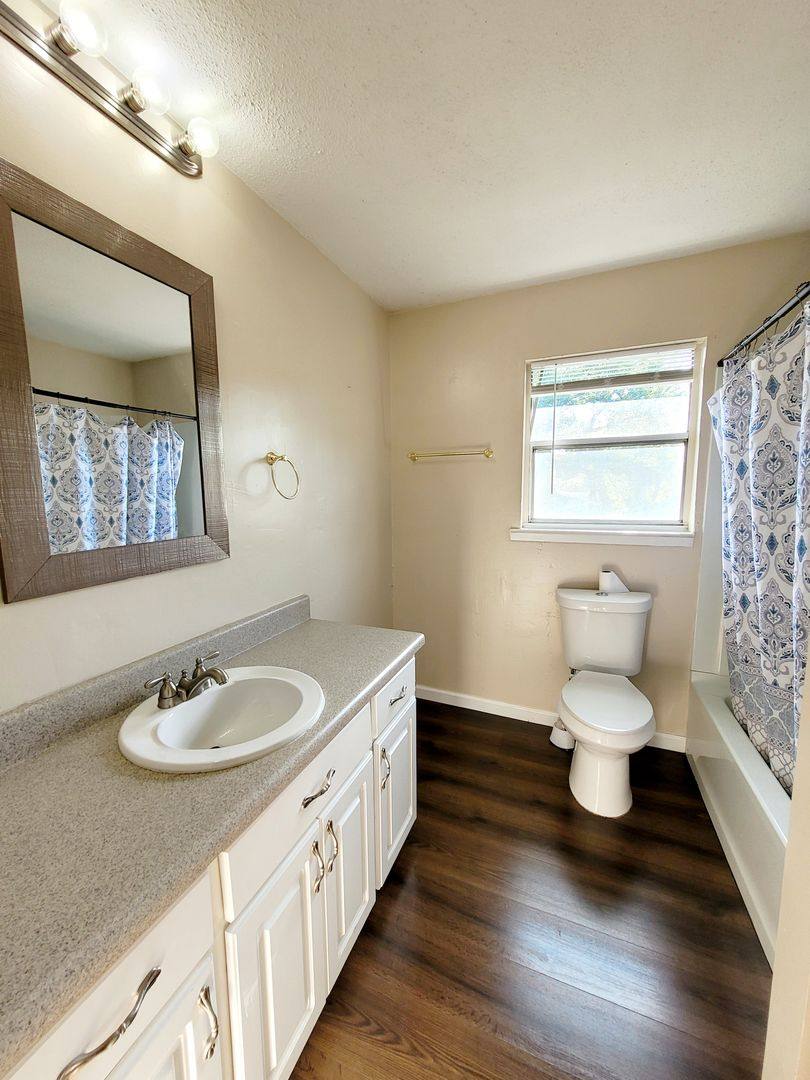 Apartment for rent at 3903 W Gadsden St #B, Pensacola, FL 32505