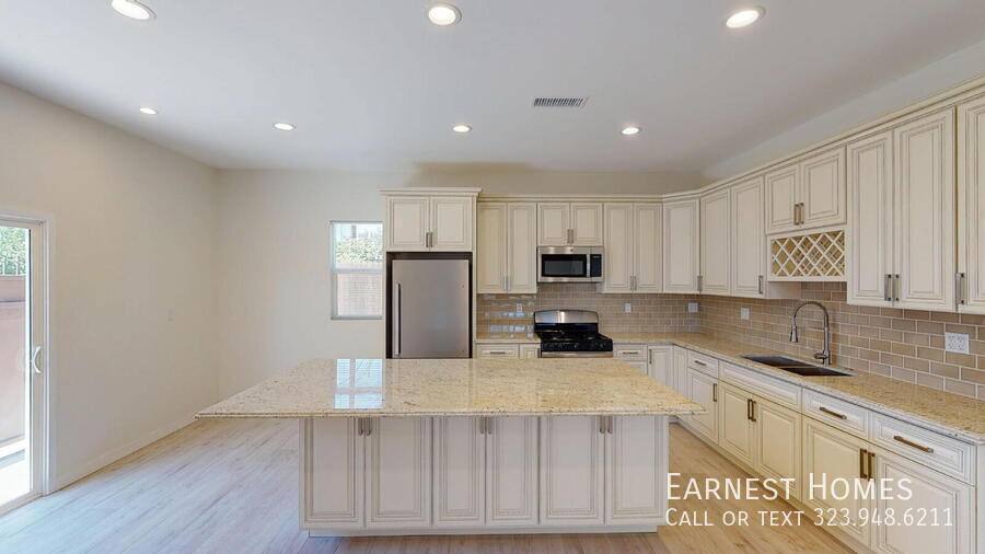 House for rent at 7252 Glade Ave, Canoga Park, CA 91303