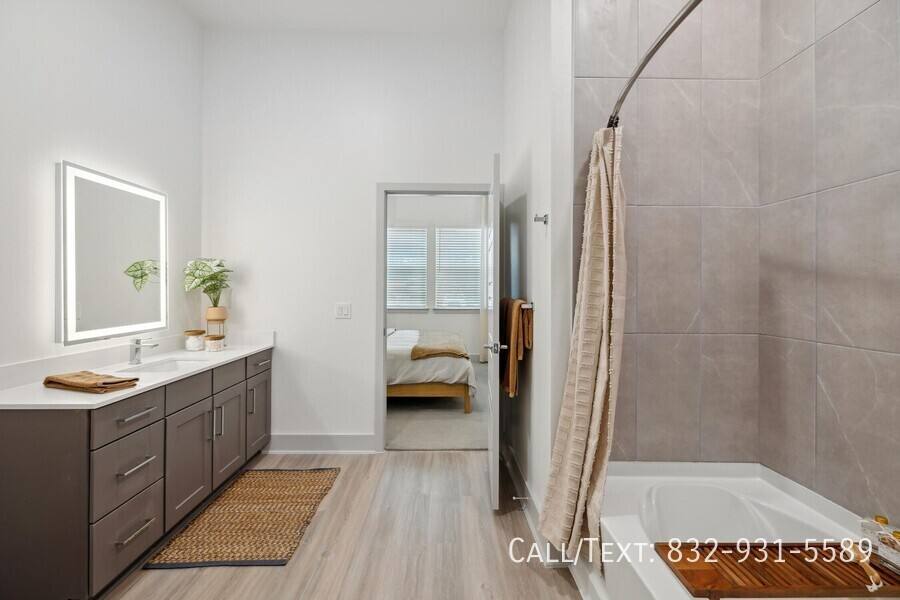 Apartment for rent at 4601 N Main St #ASH, Houston, TX 77009