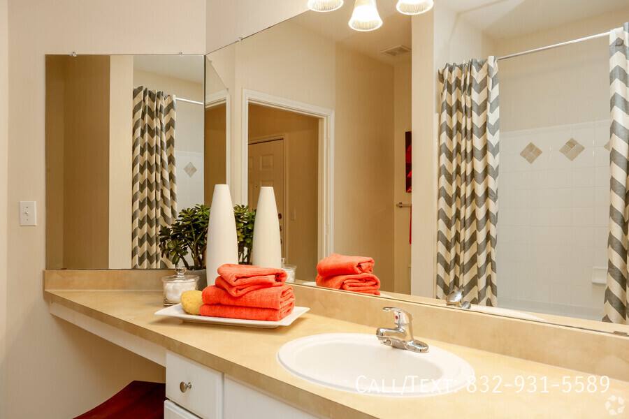 Apartment for rent at 3098 Crossview Dr #ALB, Houston, TX 77063