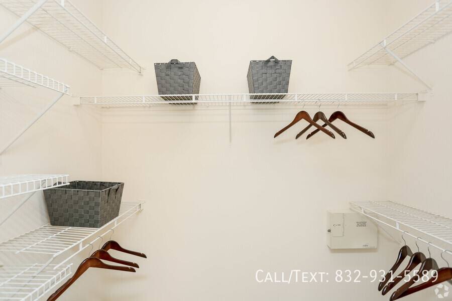 Apartment for rent at 3098 Crossview Dr #ALB, Houston, TX 77063
