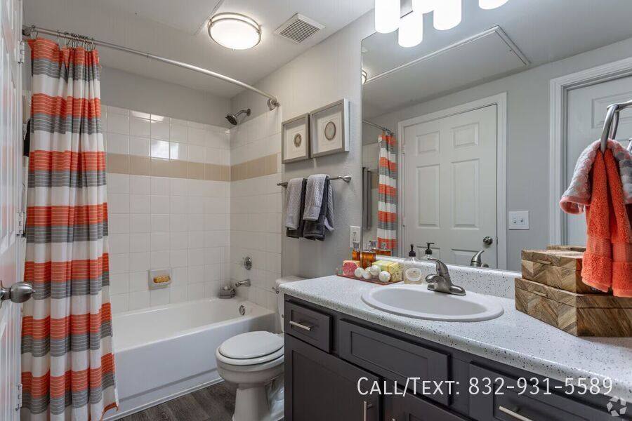 Apartment for rent at 9835 Windmill Lakes Blvd, Houston, TX 77075