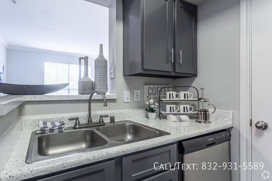 Apartment for rent at 9835 Windmill Lakes Blvd, Houston, TX 77075