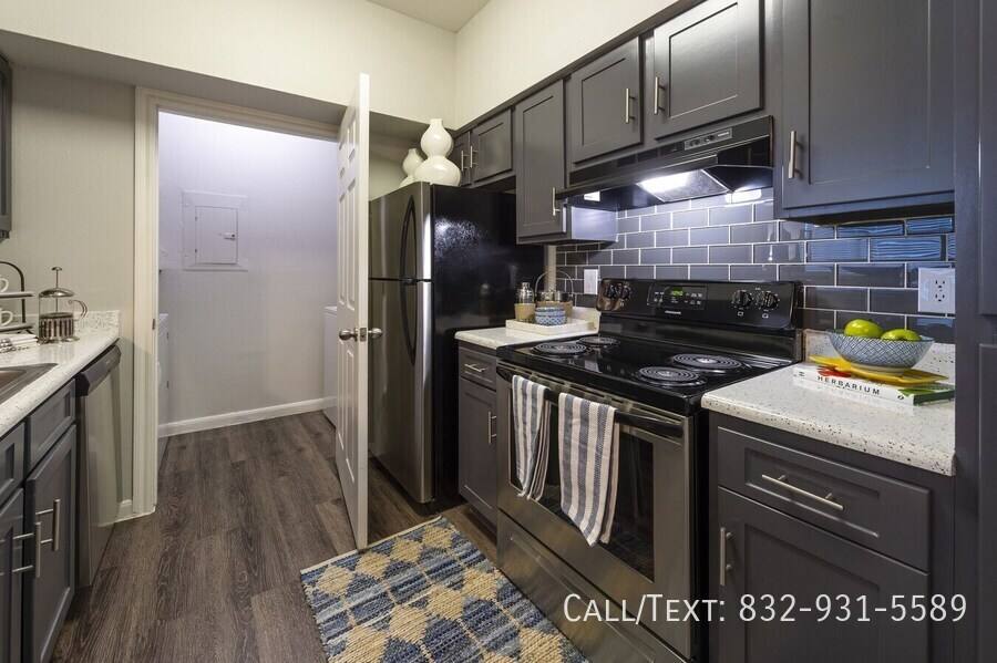 Apartment for rent at 9835 Windmill Lakes Blvd, Houston, TX 77075