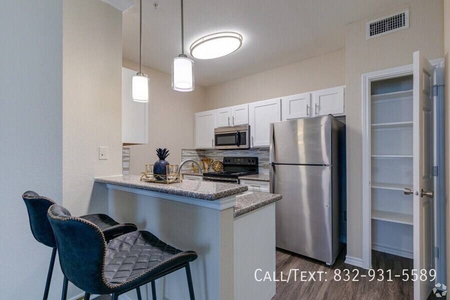 Apartment for rent at 10110 Charterwood Dr #PLVP1, Houston, TX 77070