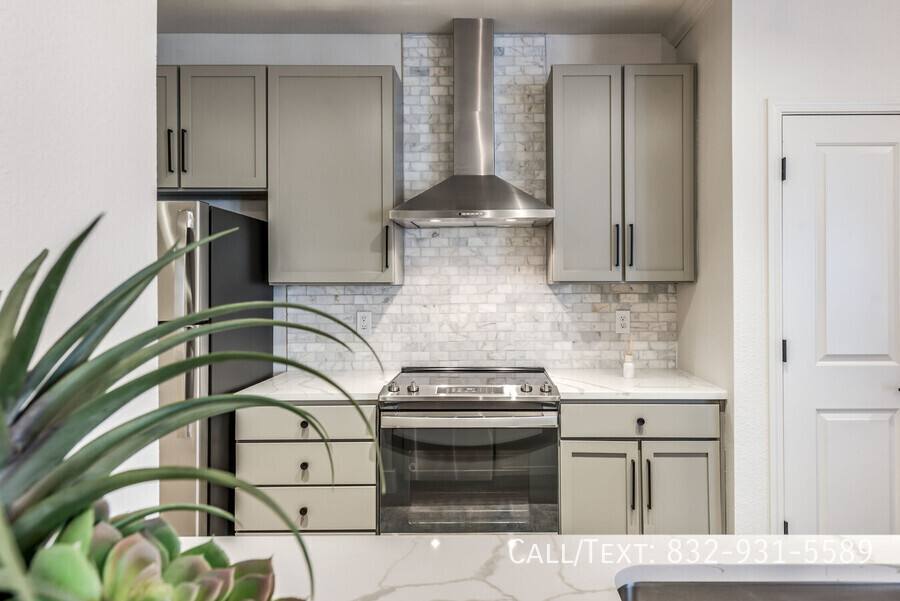 Apartment for rent at 552 Gillette St #SS2, Houston, TX 77019