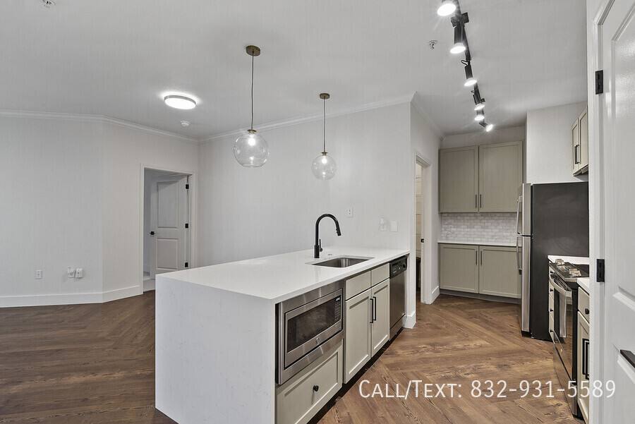 Apartment for rent at 552 Gillette St #SS2, Houston, TX 77019