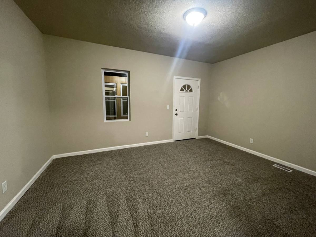 House for rent at 726 E 8th St N, Newton, IA 50208