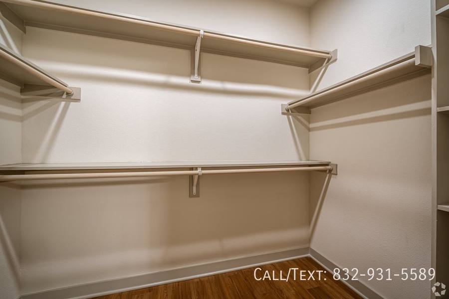 Apartment for rent at 13725 Summit Ridge Dr #ESA, Houston, TX 77085