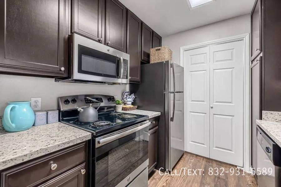 Apartment for rent at 9698 Winsome Lane #MOWR, Houston, TX 77063