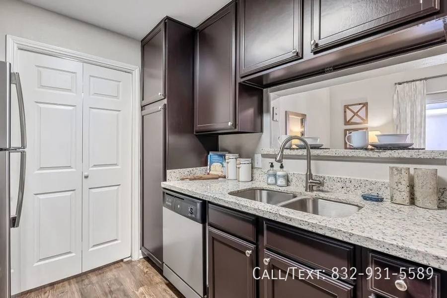Apartment for rent at 9698 Winsome Lane #MOWR, Houston, TX 77063