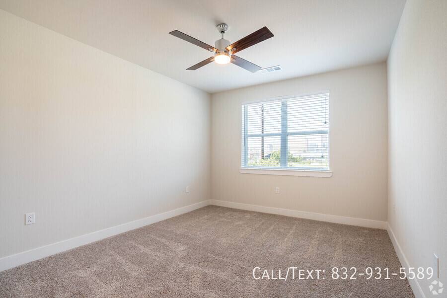 Apartment for rent at 2000 N St Charles #BE3, Houston, TX 77003