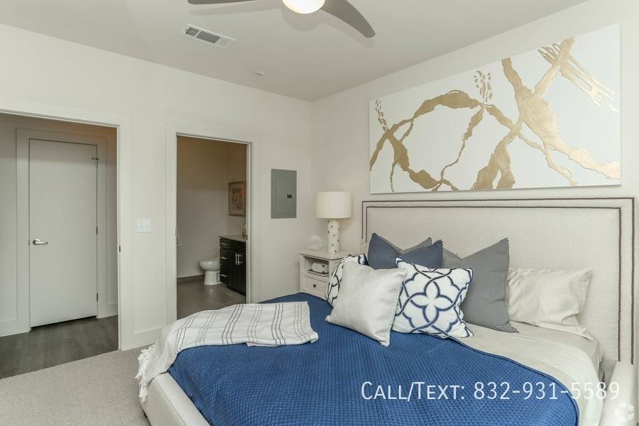 Apartment for rent at 10851 Meadowglen Lane #FW2, Houston, TX 77042