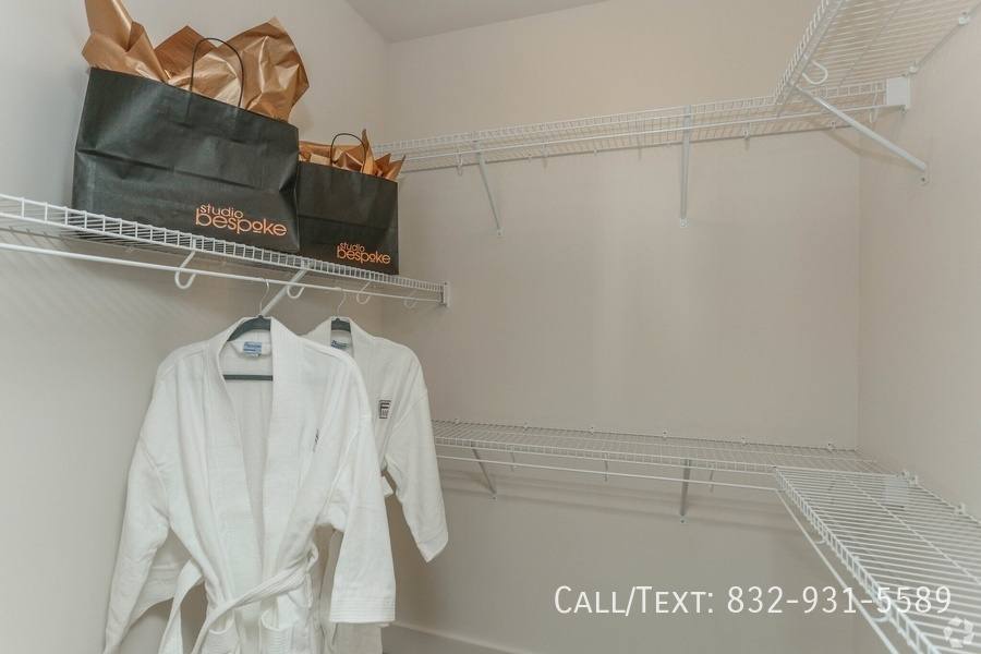 Apartment for rent at 10851 Meadowglen Lane #FW2, Houston, TX 77042