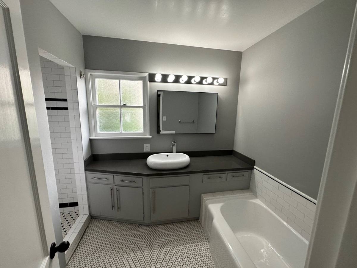 Apartment for rent at 1366 Beverly Glen Blvd, Los Angeles, CA 90024
