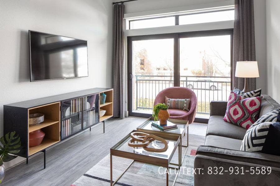 Apartment for rent at 2198 W 18th St #10HW, Houston, TX 77008