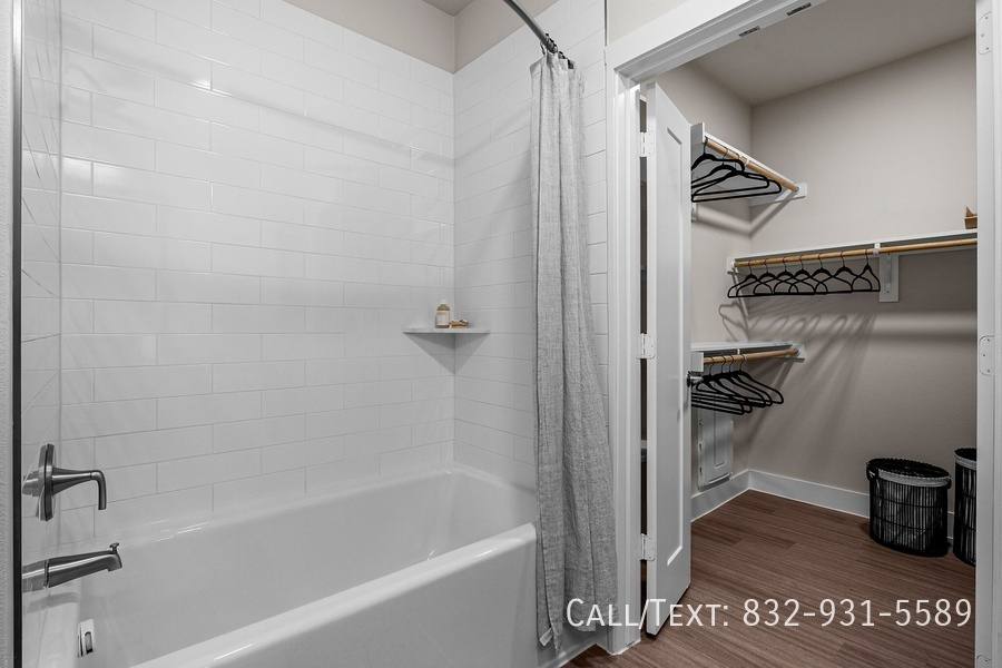 Apartment for rent at 940 W Bay Area Blvd #LBS, Webster, TX 77598