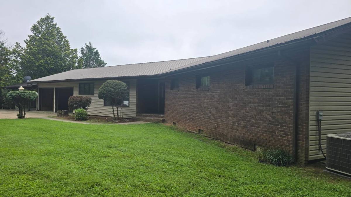 House for rent at 139 Eight Point Dr, Sylva, NC 28779
