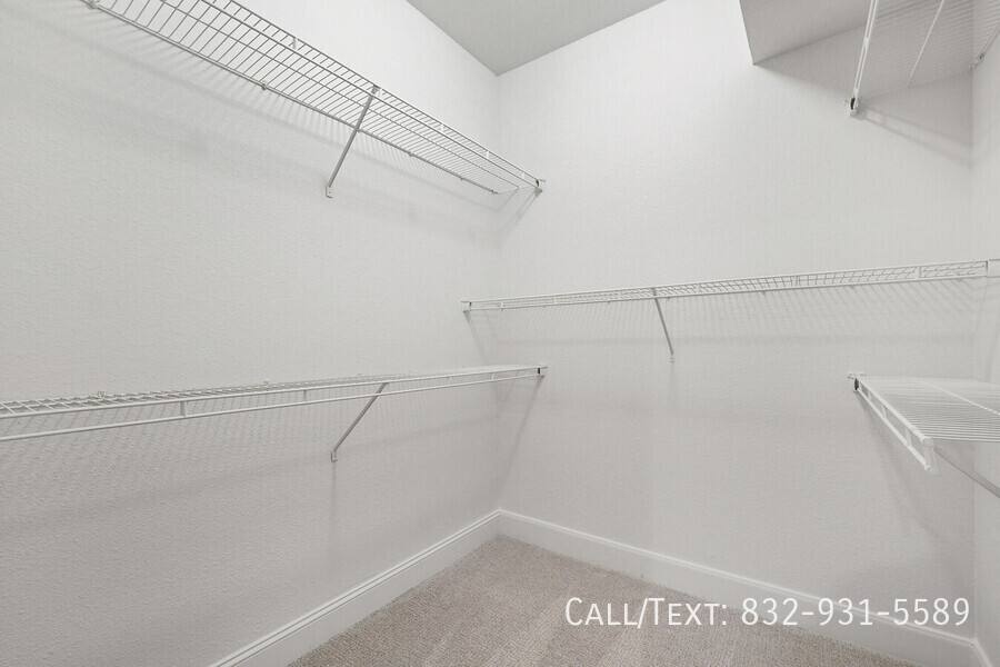 Apartment for rent at 552 Gillette St #SS1, Houston, TX 77019