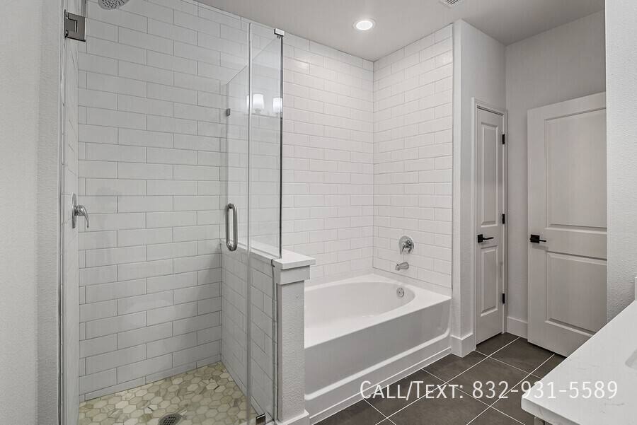 Apartment for rent at 552 Gillette St #SS1, Houston, TX 77019
