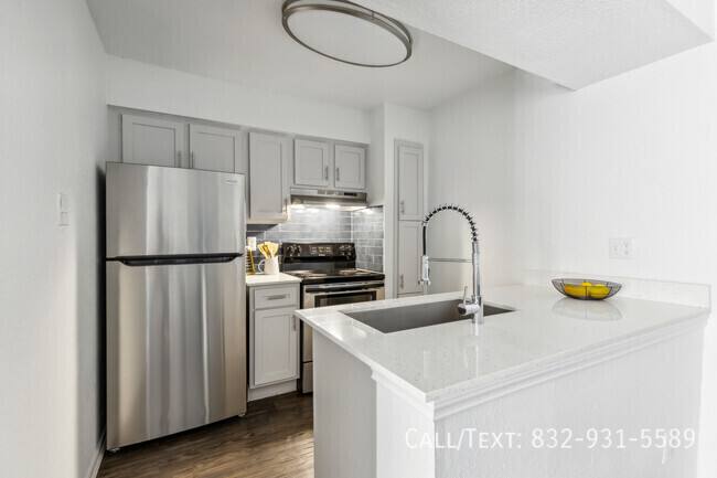 Apartment for rent at 2301 W 18th St #VAS1, Houston, TX 77008