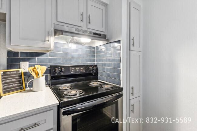 Apartment for rent at 2301 W 18th St #VAS1, Houston, TX 77008