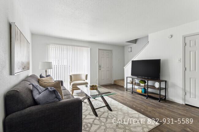 Apartment for rent at 2301 W 18th St #VAS1, Houston, TX 77008