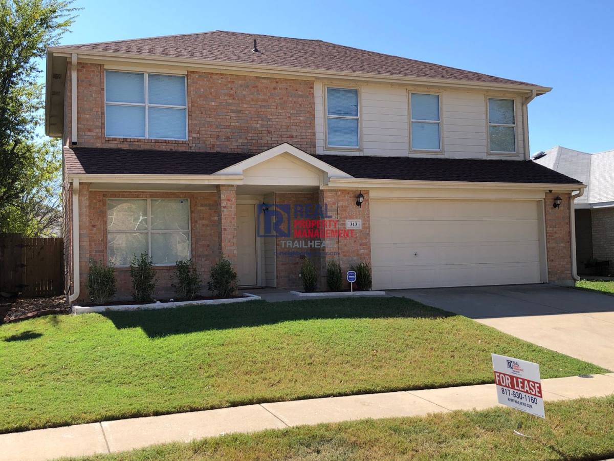 House for rent at 313 Dakota Ridge Dr, Fort Worth, TX 76134