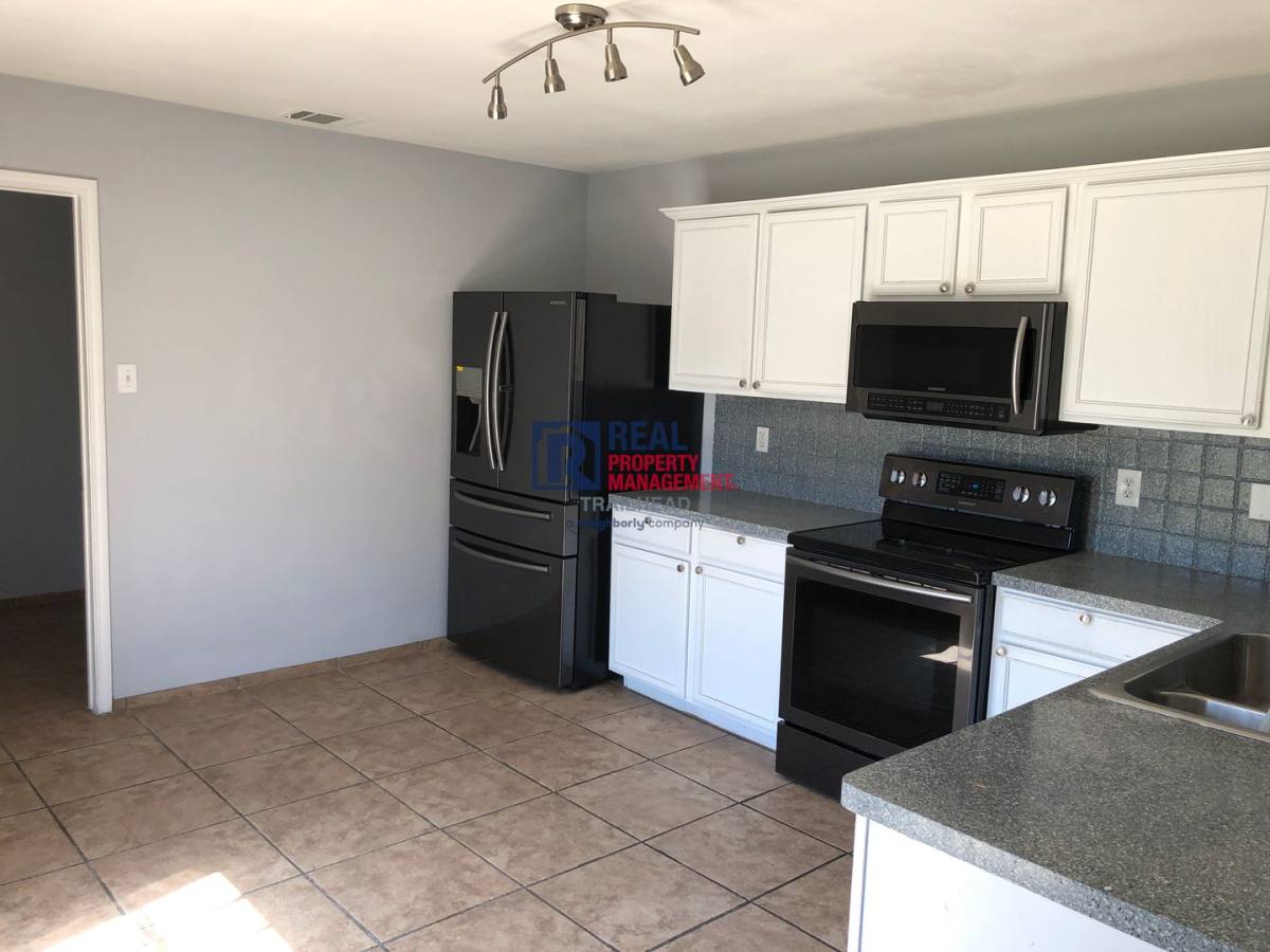 House for rent at 313 Dakota Ridge Dr, Fort Worth, TX 76134