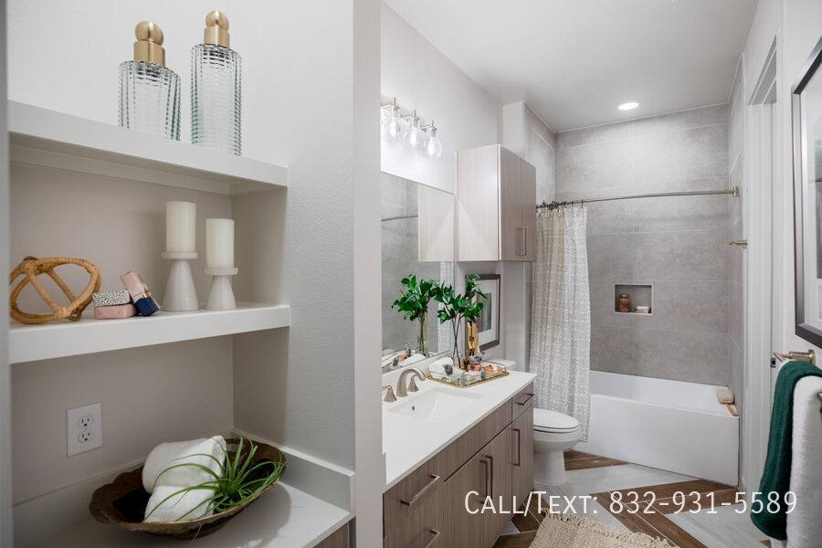 Apartment for rent at 701 Cohn St #AM2, Houston, TX 77007