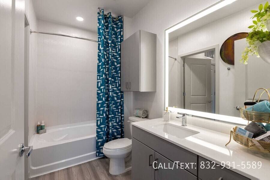 Apartment for rent at 1046 Taft St #AROS1, Houston, TX 77019