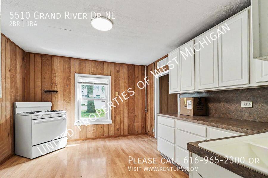 House for rent at 5510 Grand River Dr NE, Grand Rapids, MI 49525