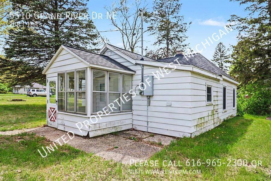 House for rent at 5510 Grand River Dr NE, Grand Rapids, MI 49525
