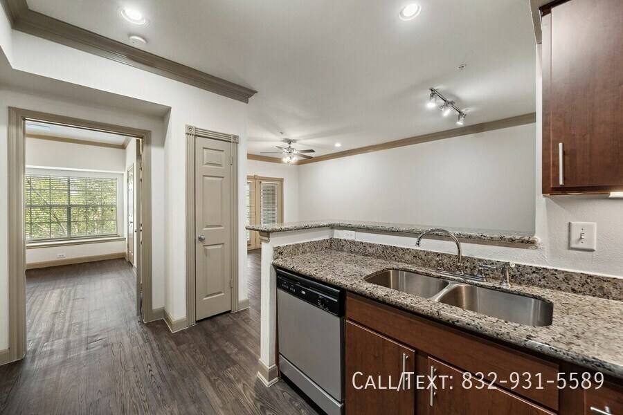 Apartment for rent at 8882 Westheimer Rd #RAEE2, Houston, TX 77063