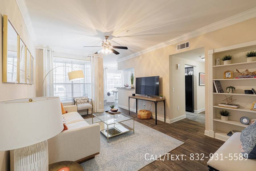Apartment for rent at 1098 Town Place St #10WS, Houston, TX 77057