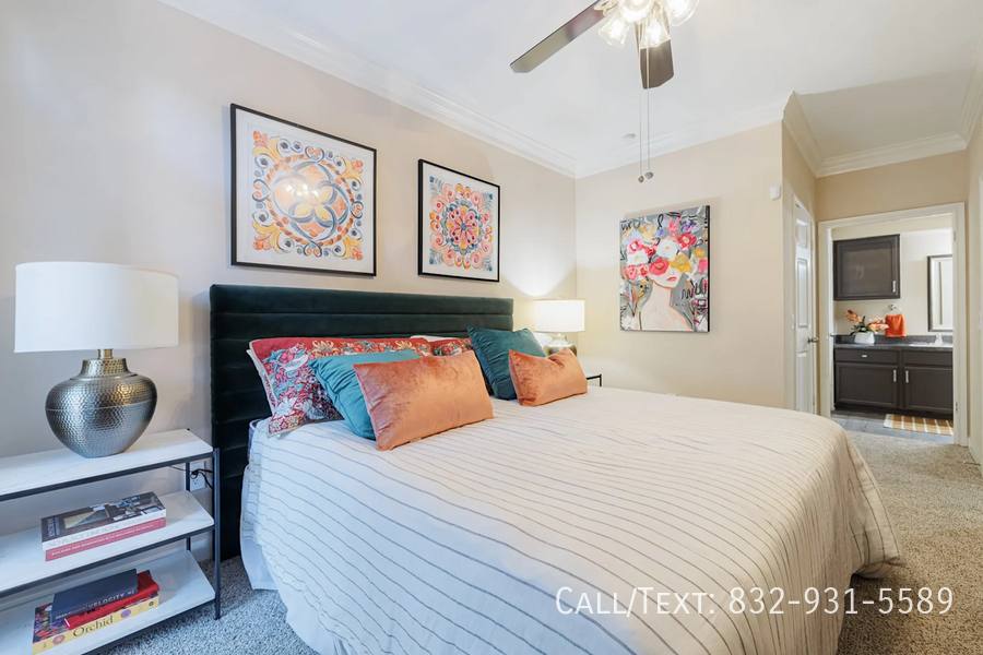 Apartment for rent at 1098 Town Place St #10WS, Houston, TX 77057