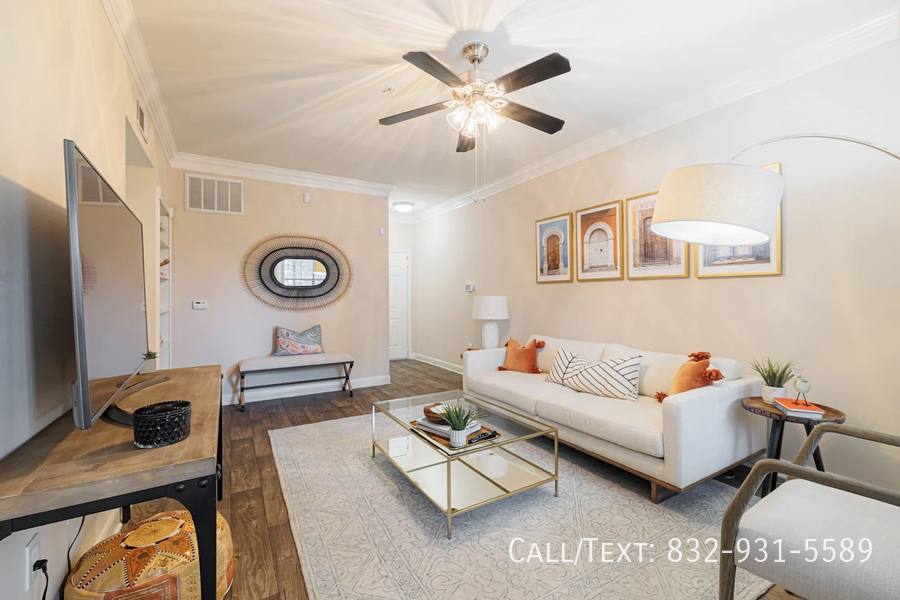 Apartment for rent at 1098 Town Place St #10WS, Houston, TX 77057