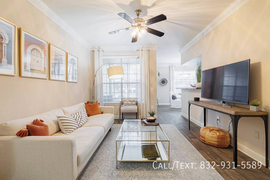 Apartment for rent at 1098 Town Place St #10WS, Houston, TX 77057