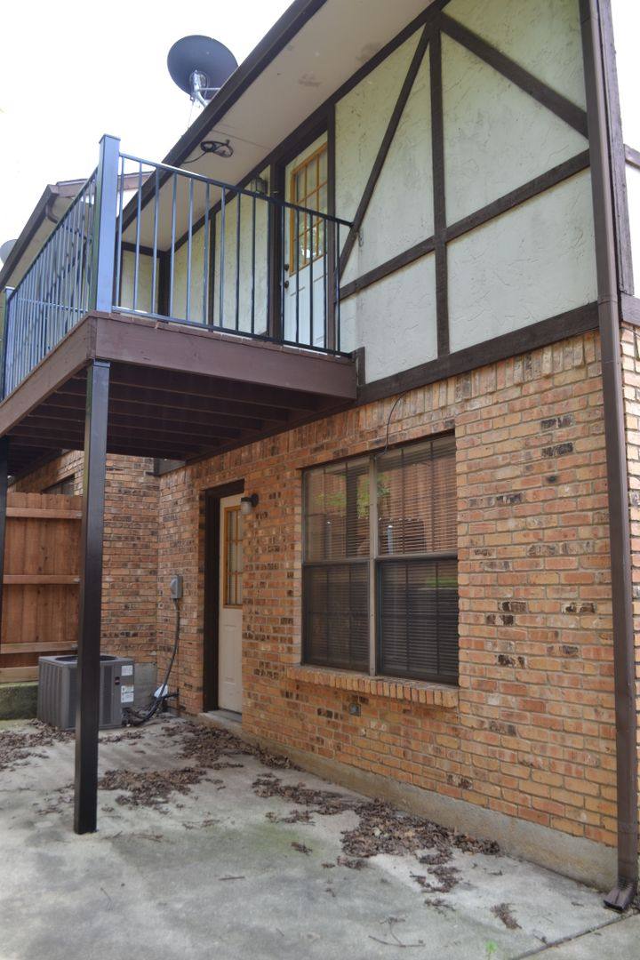 Townhouse for rent at 1251 Dallas Dr, Denton, TX 76205