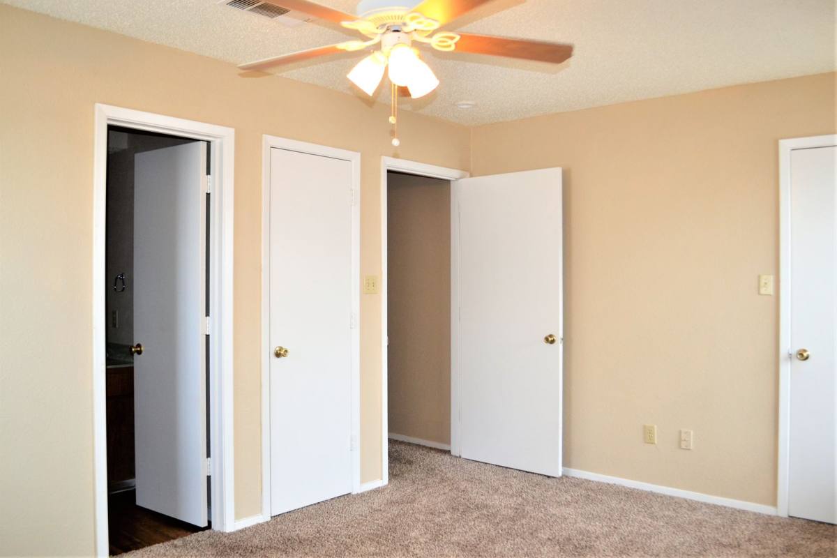 Townhouse for rent at 1251 Dallas Dr, Denton, TX 76205