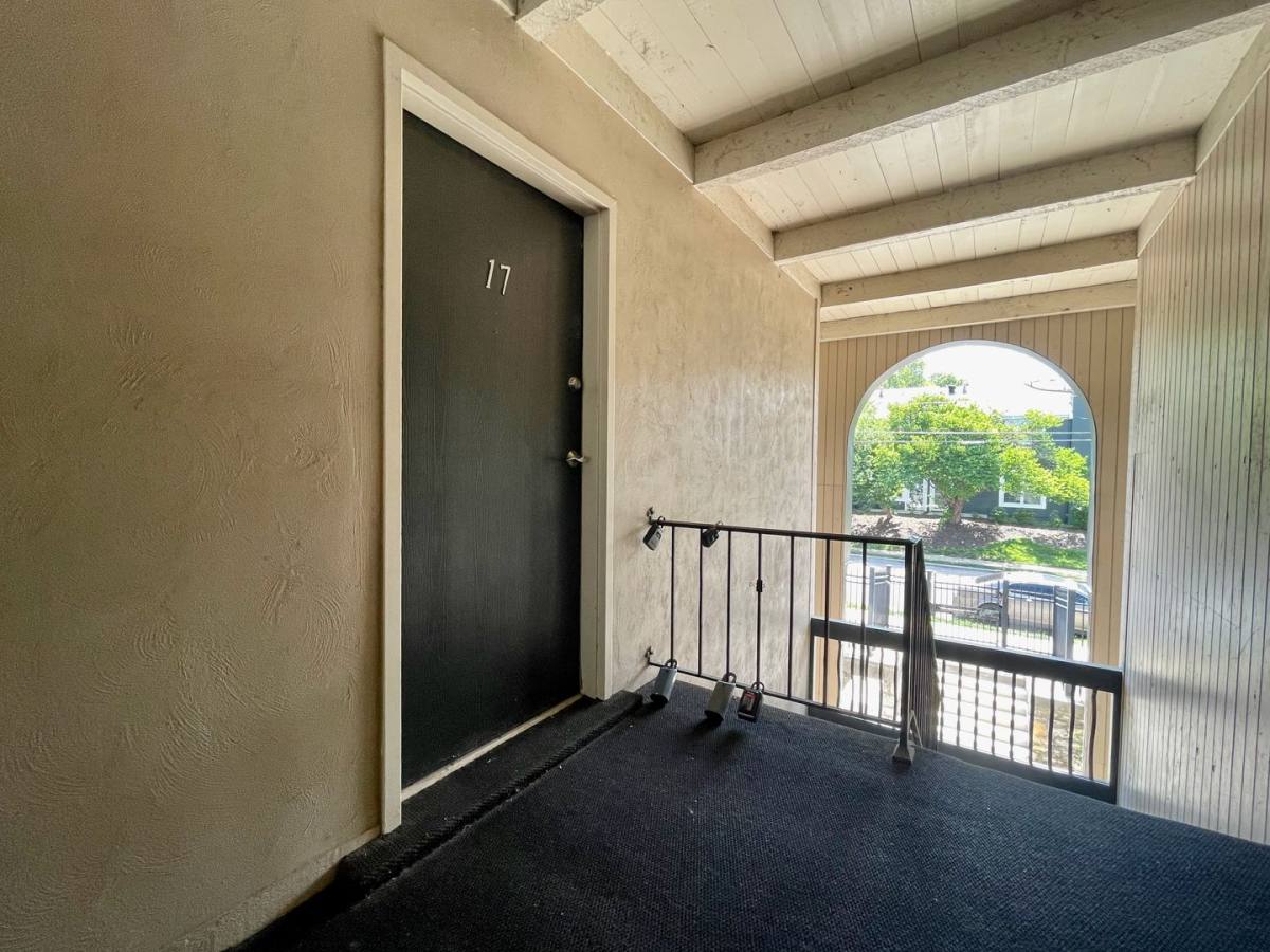 Condo for rent at 4147 Roanoke Rd, Kansas City, MO 64111